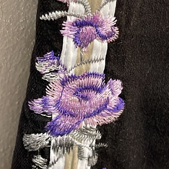 DG2 by Diane Gilman Black Classic Stretch Embroidered Stripe Skinny Jean Size 12 - Picture 4 of 13